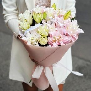 Букет из 7 пионовидных лилий в Коломне