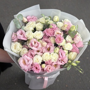 Букет "Мэрилин" из эустом и кустовых пионовидных роз в Коломне