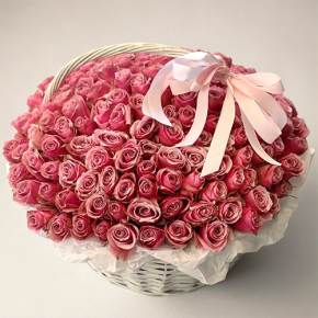 Композиция в корзине из 151 розы Ревиваль в Коломне