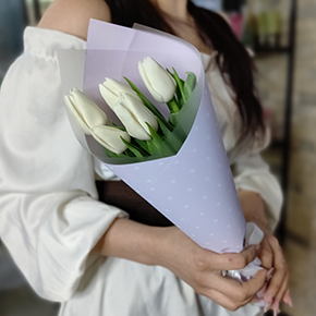 Букетик из 5 белых тюльпанов в Коломне