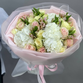 Букет "Поля" из роз, альстромерий и гортензии в Коломне