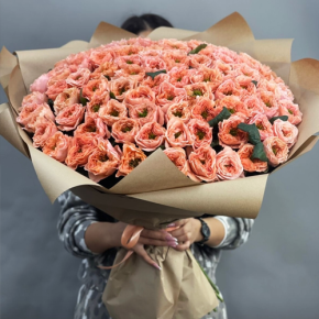 Букет "Персик" из 101 махровой розы Риджентс парк (60 см) в Коломне