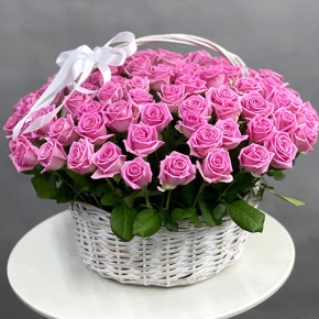 Композиция в корзине из 101 розовой розы Аква (40 см) в Коломне