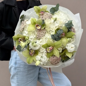 Букет "Эдем" из гортензии, орхидей, эустом, эвкалипта и озатамнуса в Коломне