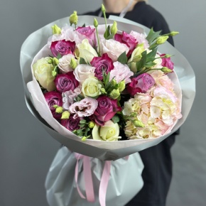 Букет из роз, гортензии и эустом в Коломне