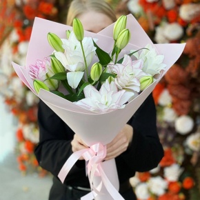 Букет из 3 пионовидных лилий в Коломне