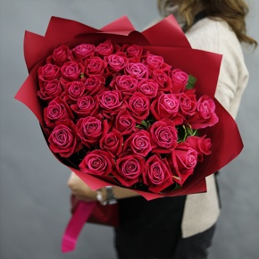 Букет из 35 малиновых роз Шангрила (50 см) в Коломне