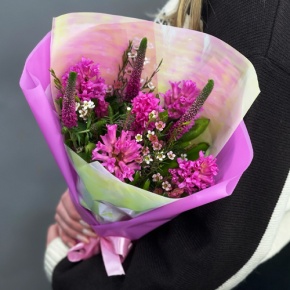 Букет "Вспышка" из гиацинтов, хамелациума и вероники в Коломне