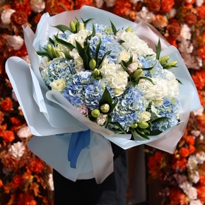 Букет "Елизавета" из гортензий, роз и пионовидных ароматных лилий в Коломне