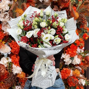 Букет "Рябиновый" из ягод калины и эустом в Коломне