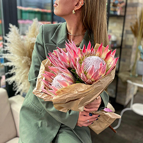 Букет из 3 королевских протей в Коломне