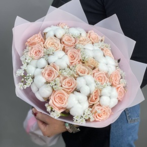 Пудровый букет из роз, хлопка и аллиума в Коломне