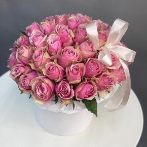 Композиция в шляпной коробке из 43 роз в Коломне