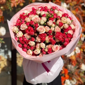 Букет из 35 кустовых роз микс (50 см) в Коломне