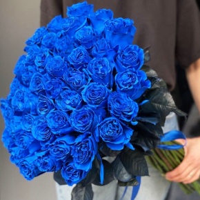 Букет из 51 синей розы Эквадор под ленту (70 см) в Коломне