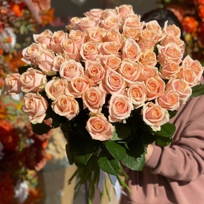 Букет из 51 персиковой розы (60 см) в Коломне