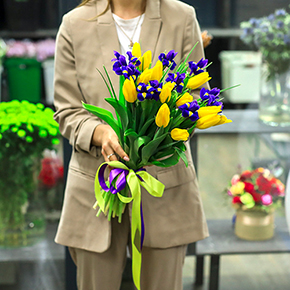 Букет из желтых тюльпанов с ирисами в Коломне