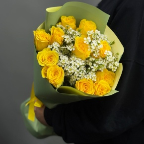 Букет "Нотка счастья" из лимонных роз и хамелациума (40 см) в Коломне