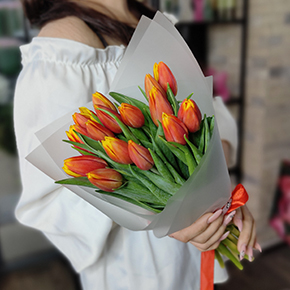 Букет из 15 огненных тюльпанов в Коломне
