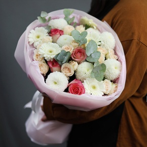 Букет "Пандора" из роз, эвкалипта, гербер и хризантем Момоко в Коломне