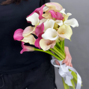 Букет из 21 каллы микс в Коломне