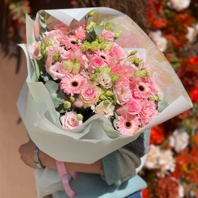 Букет "Мадрид" из гербер, эустом, роз и диантусов в Коломне