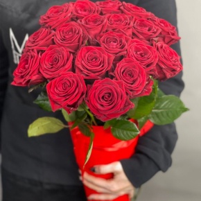 21 красная роза в конусе (50 см) в Коломне