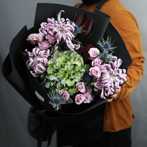 Букет "Бессоница" из хризантем Виена, сафари, кустовых роз, Голландской гортензии и эрингиума в Коломне