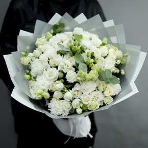 Букет "Маскарпоне" из роз, диантусов, эустом и гиперикума в Коломне