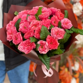 Букет из 25 махровых пионовидных роз Риджентс парк  (60 см) в Коломне
