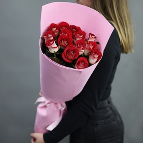 Букет "Ты прекрасна" из 15 рубиновых роз (60 см) в Коломне