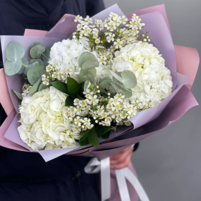 Букет "Суприм" из гортензий и хамелациума в Коломне