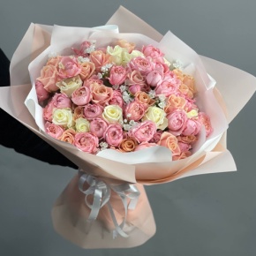 Букет "От моего сердца" из кустовых пионовидных роз Джульетта, аллиума и роз Аваланж в Коломне