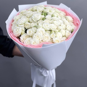 Букет из 25 белых кустовых пионовидных роз (50 см) в Коломне