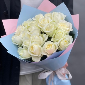 Букет 19 белых роз Аваланж (50 см) в Коломне