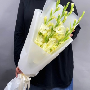 Букет из 5 лимонных гладиолусов в Коломне