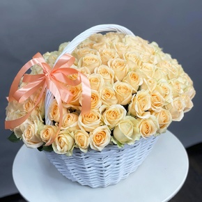 Композиция в корзине из 101 розы Аваланж (50 см) в Коломне