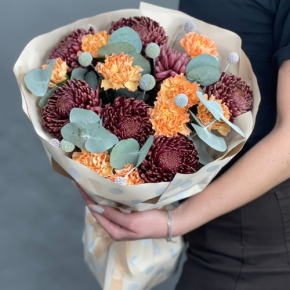 Букет "Персиковый раф" из хризантем Бигоуди, краспедии и диантусов в Коломне