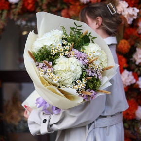 Букет "Zero" из хризантем сантини и гортензий в Коломне