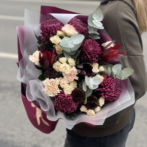 Букет "В каждом мгновении" из хризантем Бигоуди, кустовых роз, сафари, гербер Экзотик и диантусов в Коломне