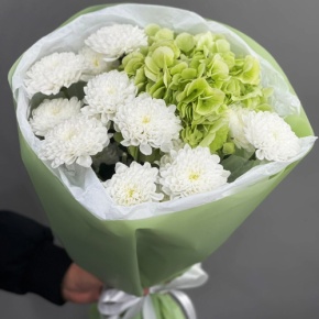 Букет "Линда" из хризантем и Голландской гортензии в Коломне