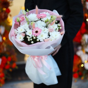 Букет "Интонации" из гербер, эустом и хризантем в Коломне