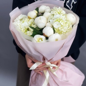 Букет "Белый жемчуг" из гортензий и пионов в Коломне