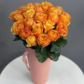 25 пионовидных огненных роз в конусе в Коломне