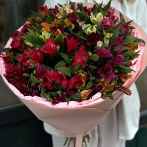 Букет из 19 миксовых альстромерий в Коломне