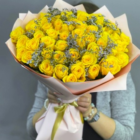 Букет из 51 лимонной розы с лимониумом в Коломне