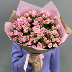 Букет из 19 нежных кустовых роз (50 см) в Коломне