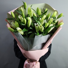 Букет из 7 белых лилий в Коломне