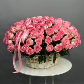 Композиция в корзине из 101 розы Джумилия в Коломне