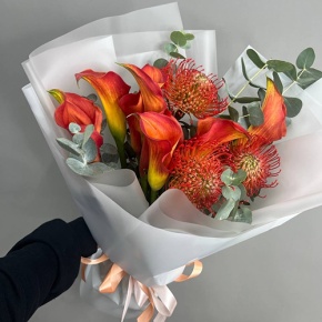 Букет "Империал" из калл, лейко и эвкалипта в Коломне